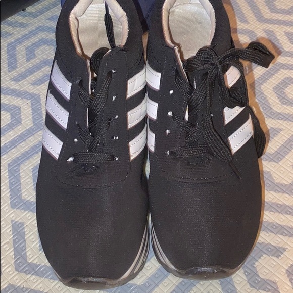 Platform - Picture 1 of 4